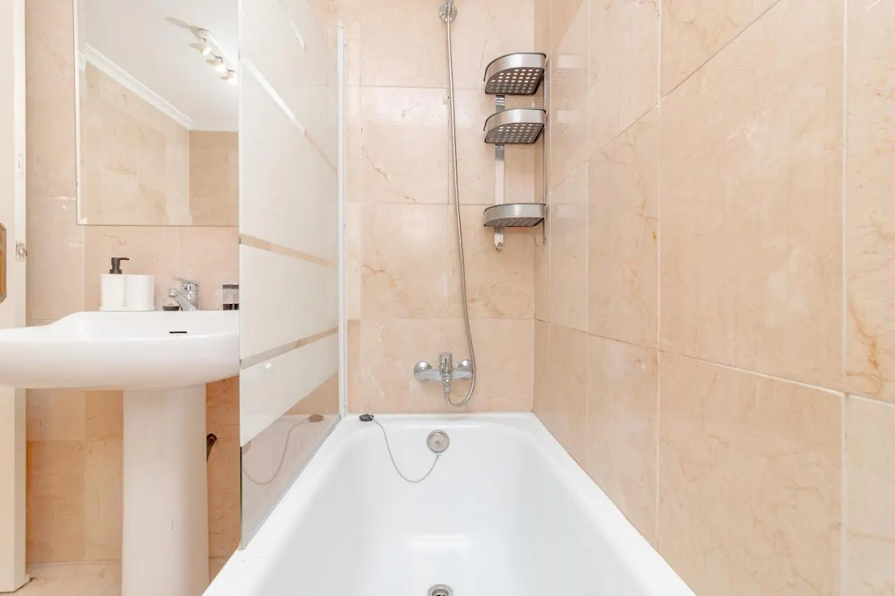 C9 Roomy Luminous 5 Bedroom In Town Malaga
