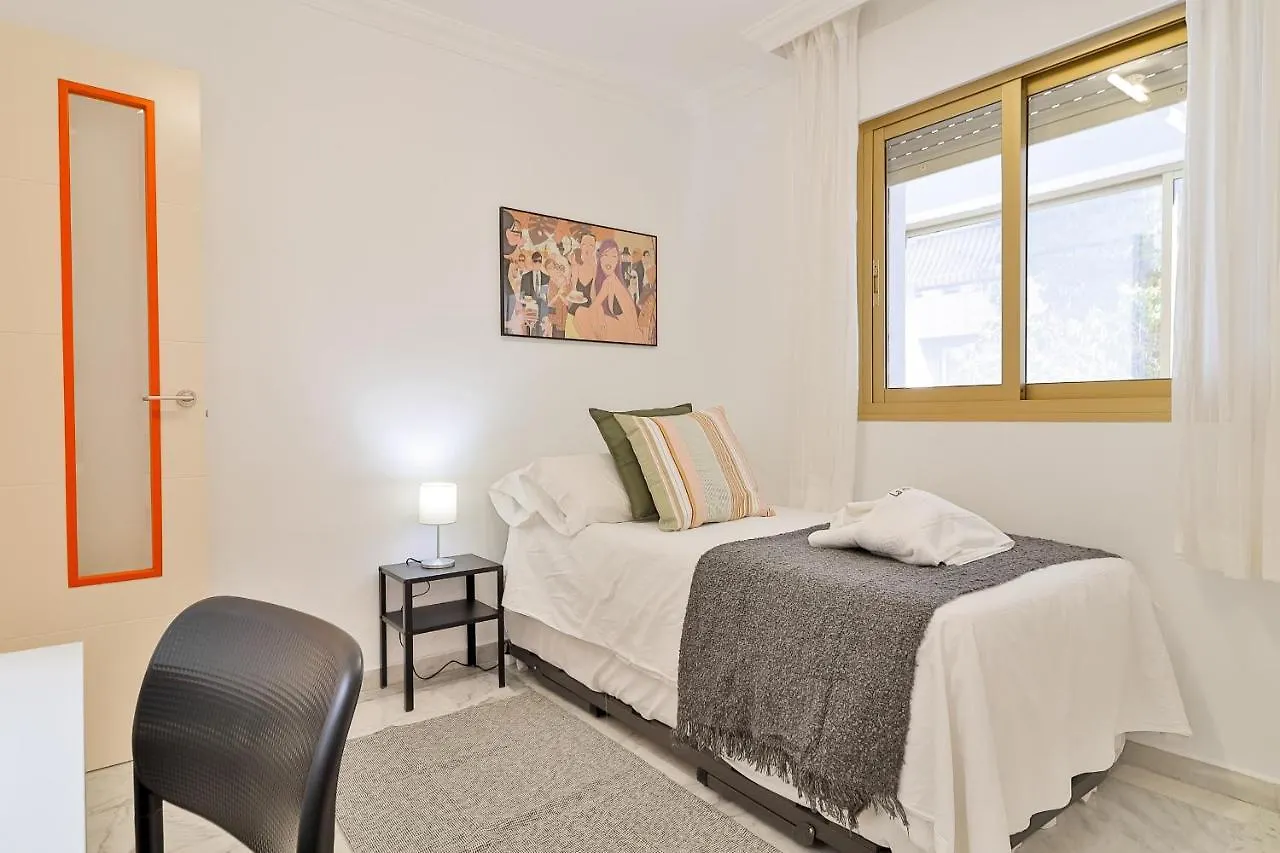 Apartment C9 Roomy Luminous 5 Bedroom In Town Malaga