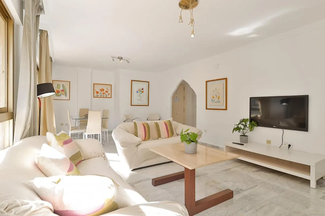 C9 Roomy Luminous 5 Bedroom In Town Malaga Spain
