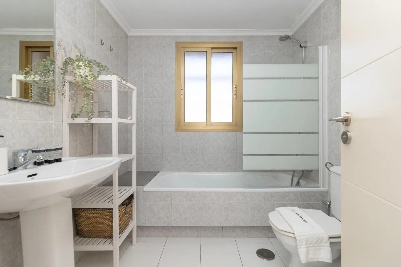 C9 Roomy Luminous 5 Bedroom In Town Malaga Spain