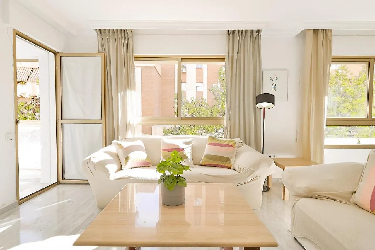 C9 Roomy Luminous 5 Bedroom In Town Malaga