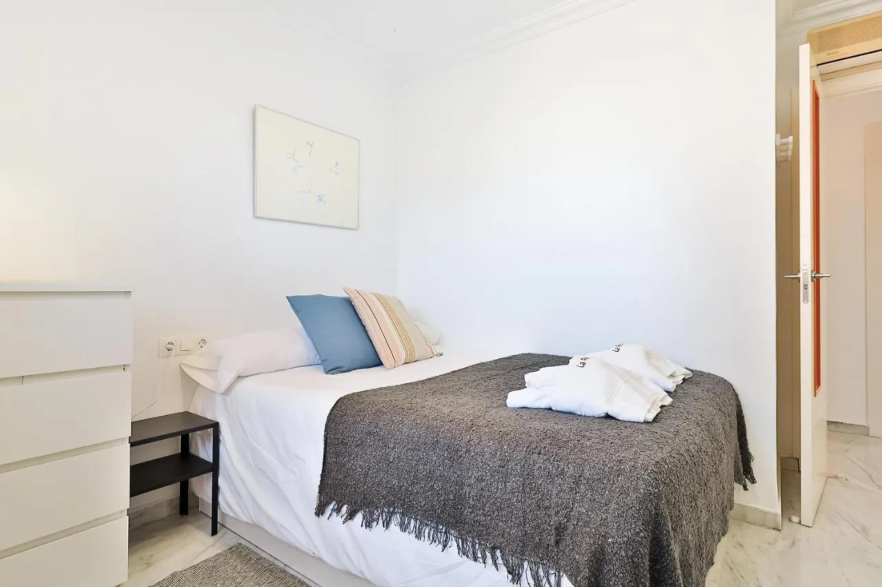 Apartment C9 Roomy Luminous 5 Bedroom In Town Malaga