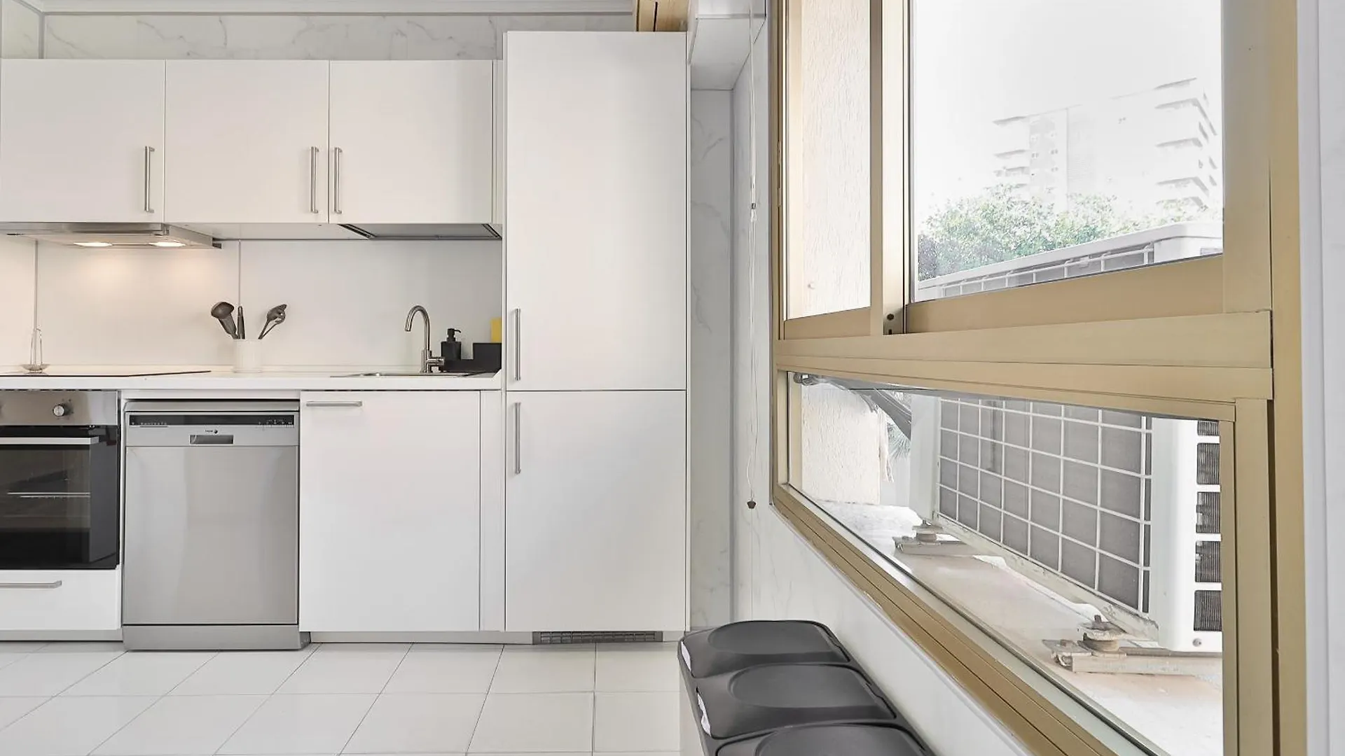 C9 Roomy Luminous 5 Bedroom In Town Malaga 0*,