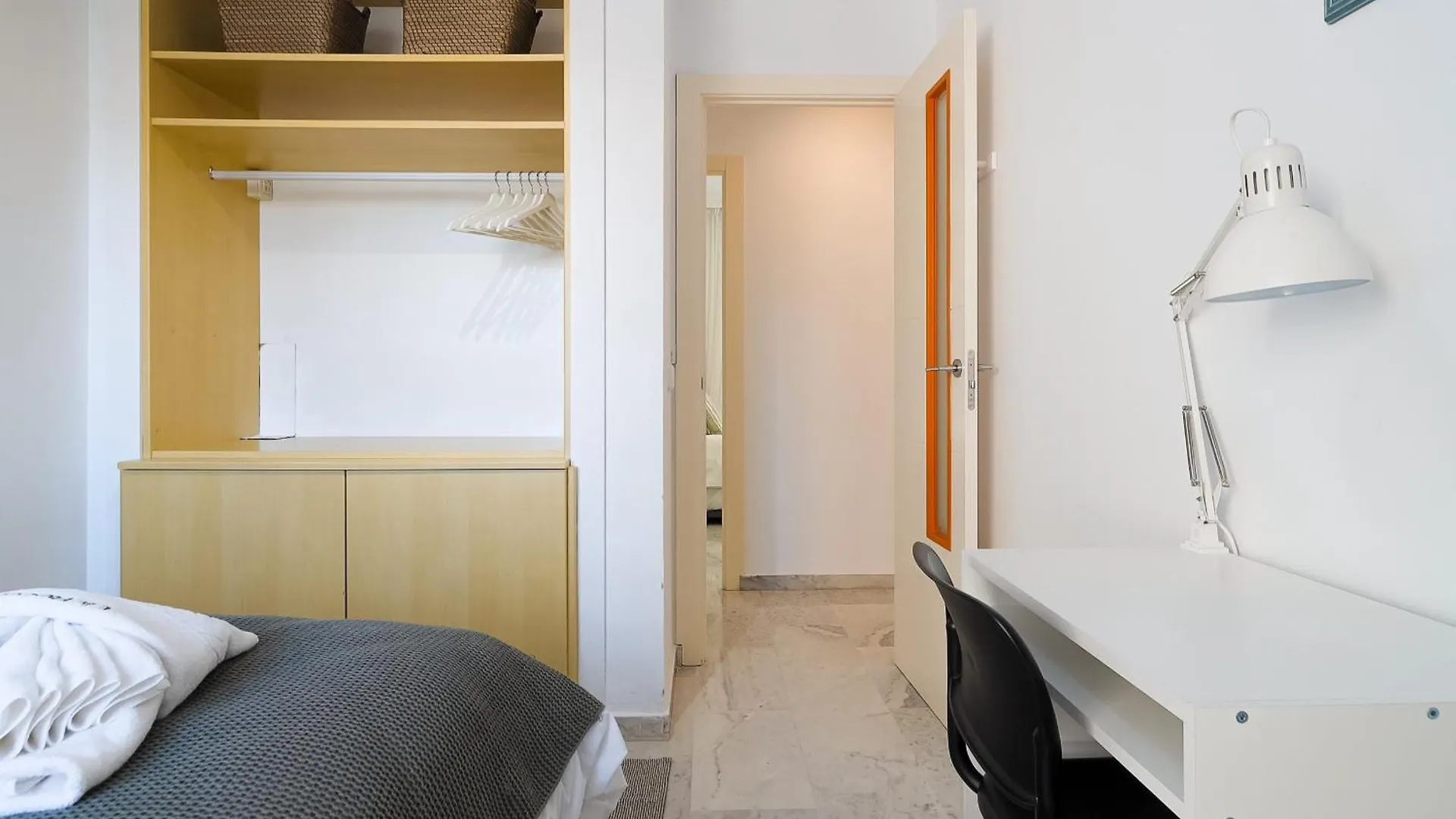 Apartment C9 Roomy Luminous 5 Bedroom In Town Malaga