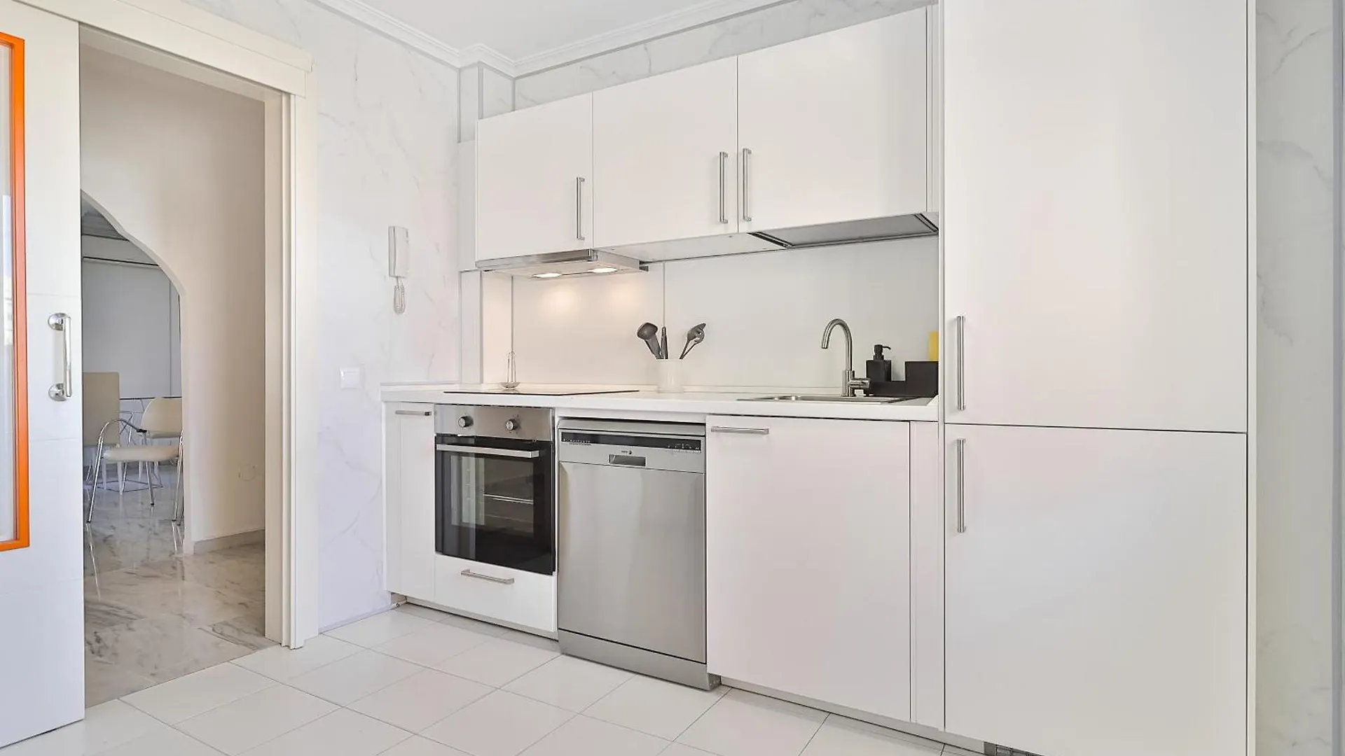 C9 Roomy Luminous 5 Bedroom In Town Malaga