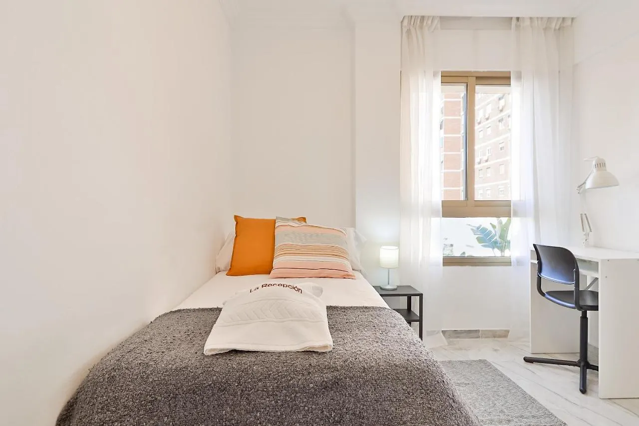 Apartment C9 Roomy Luminous 5 Bedroom In Town Malaga